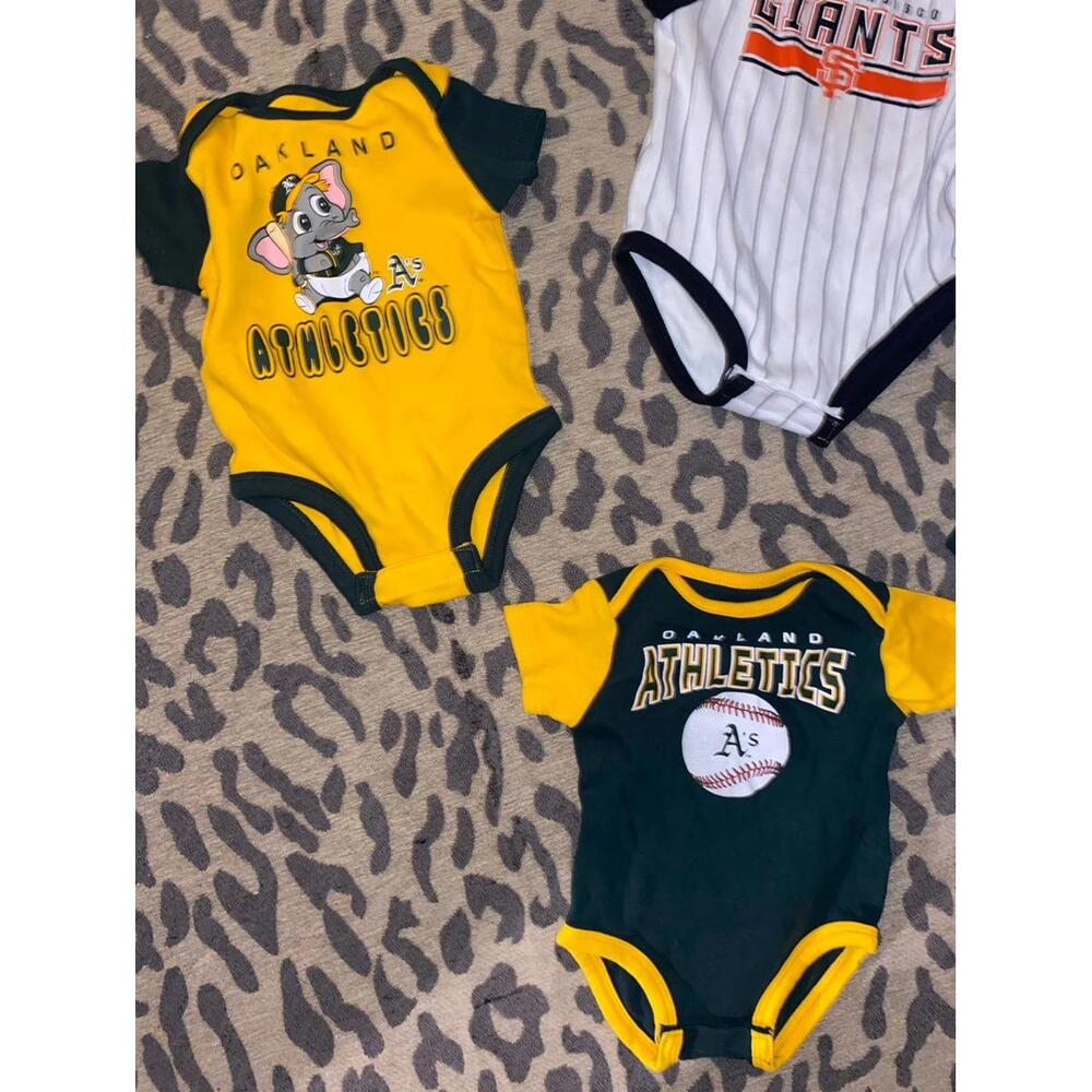 Oakland A’s and San Francisco Giants baby onesies